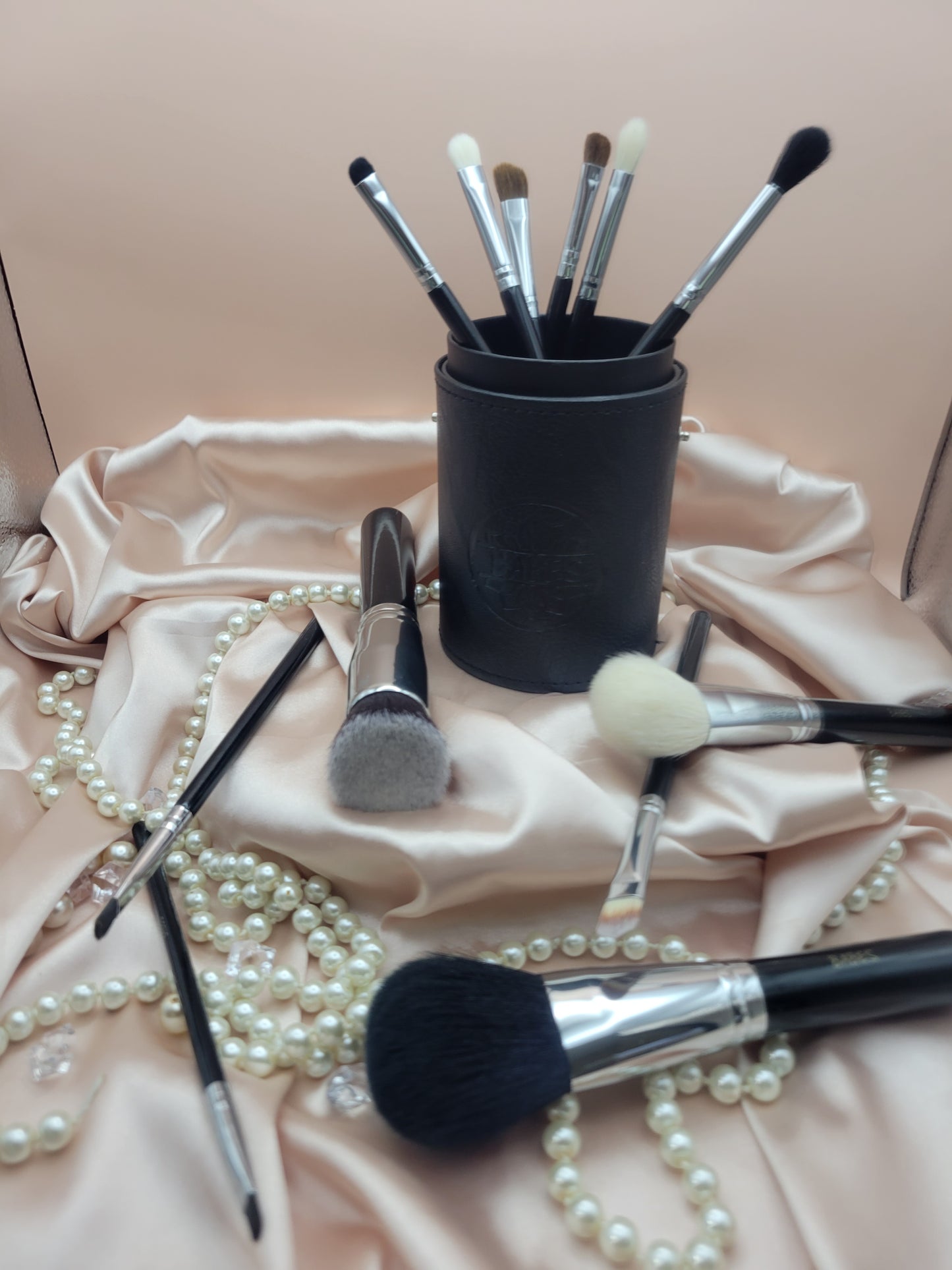 Pony and Goat Hair Makeup Brushes with barrel traveling case