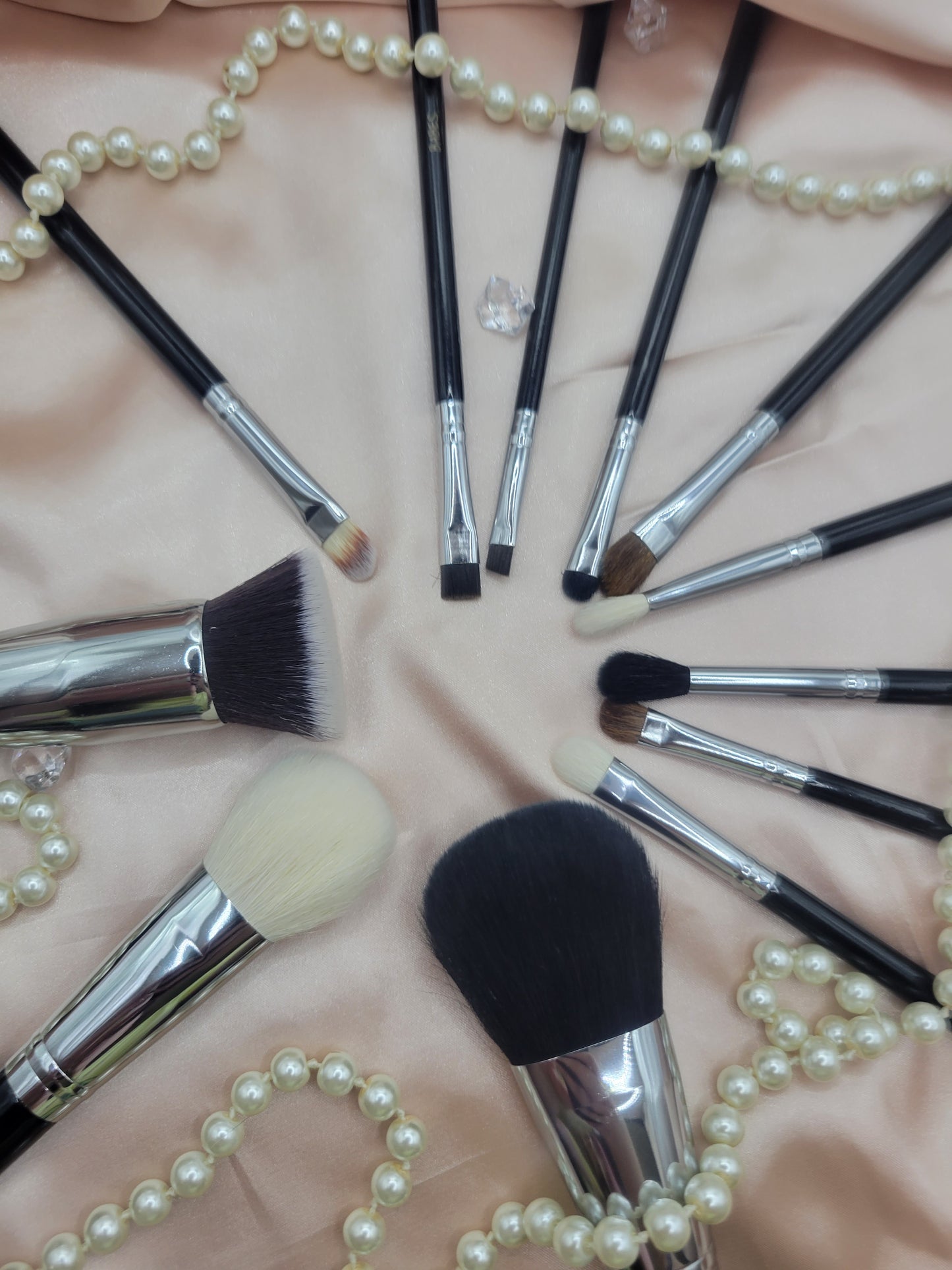 Pony and Goat Hair Makeup Brushes with barrel traveling case
