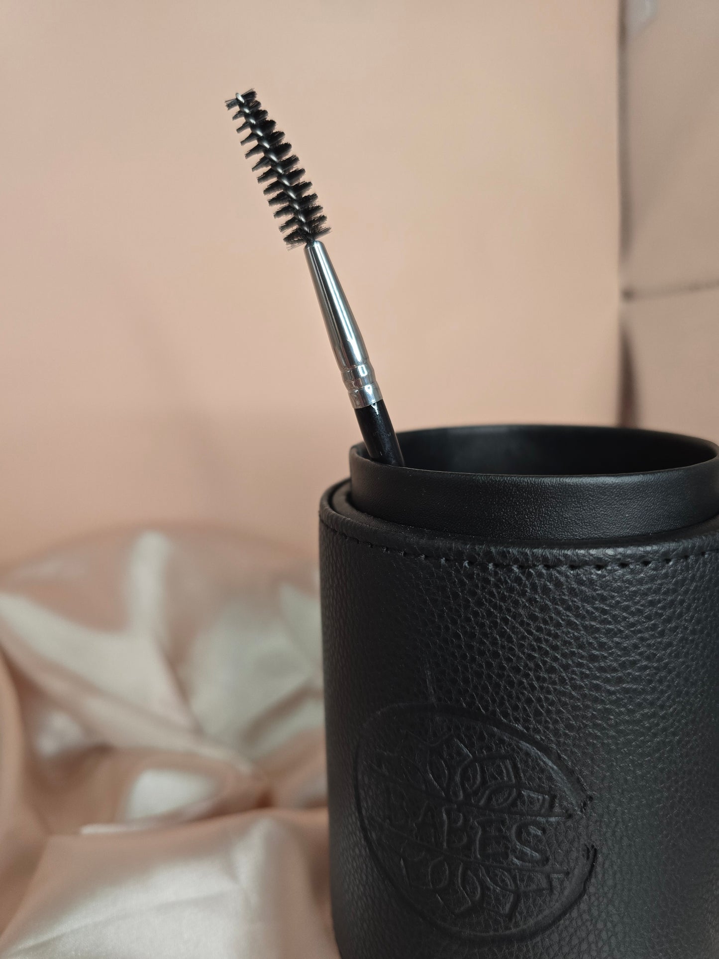 Pony and Goat Hair Makeup Brushes with barrel traveling case