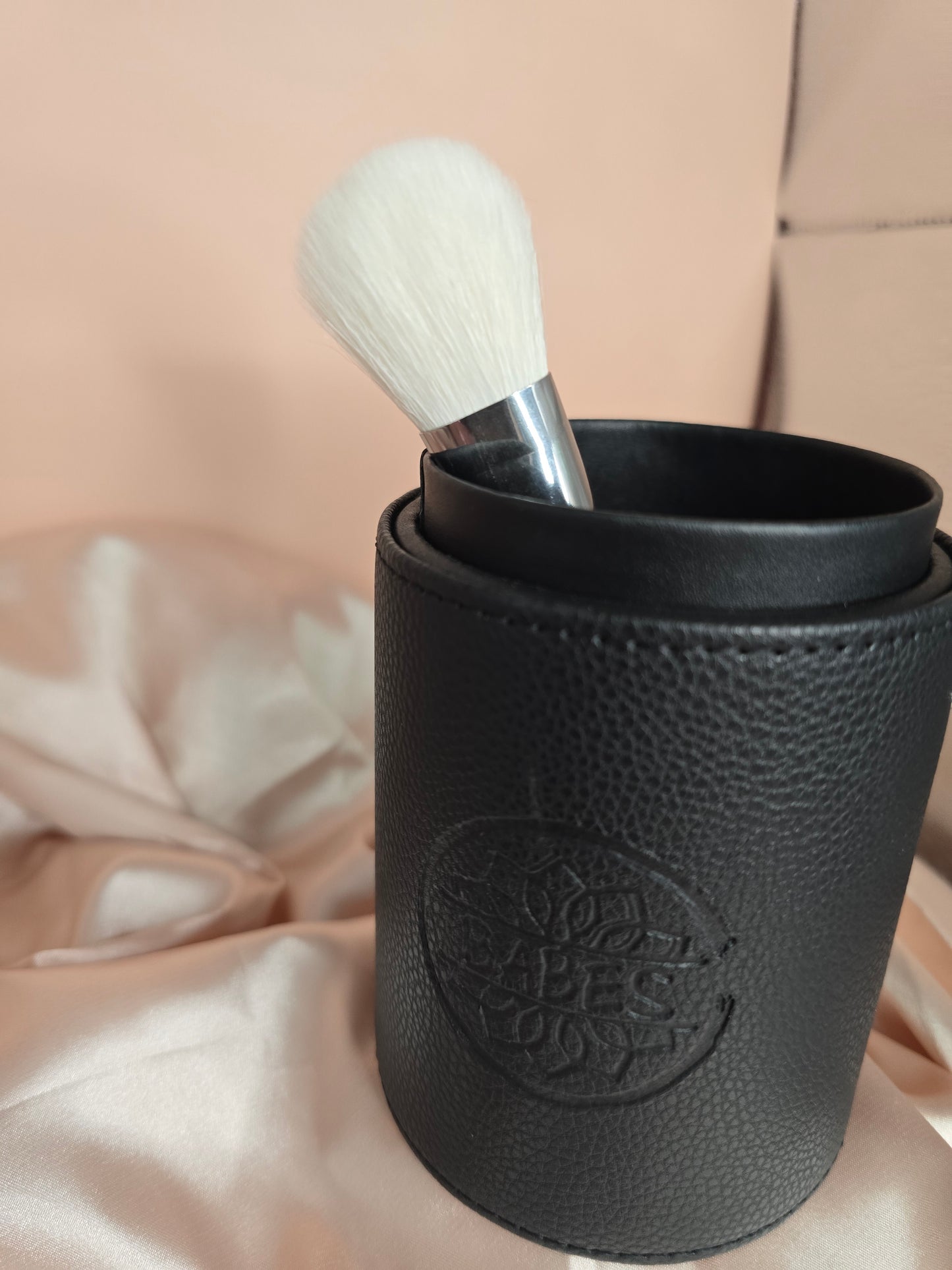 Pony and Goat Hair Makeup Brushes with barrel traveling case