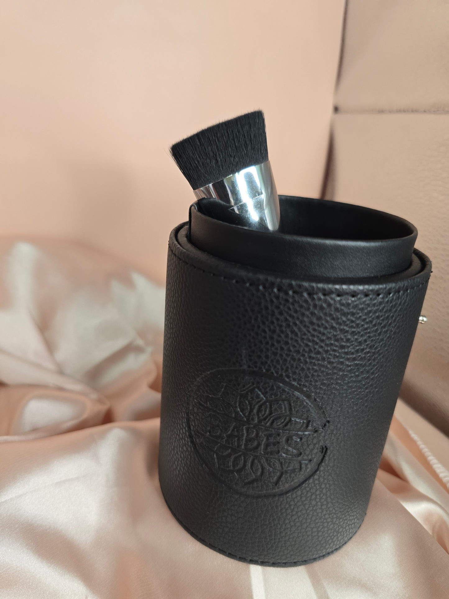 Pony and Goat Hair Makeup Brushes with barrel traveling case