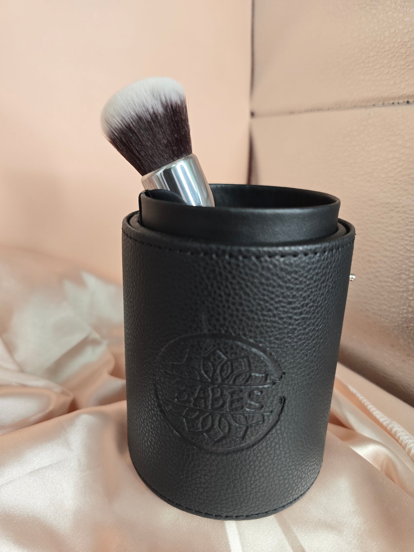 Pony and Goat Hair Makeup Brushes with barrel traveling case