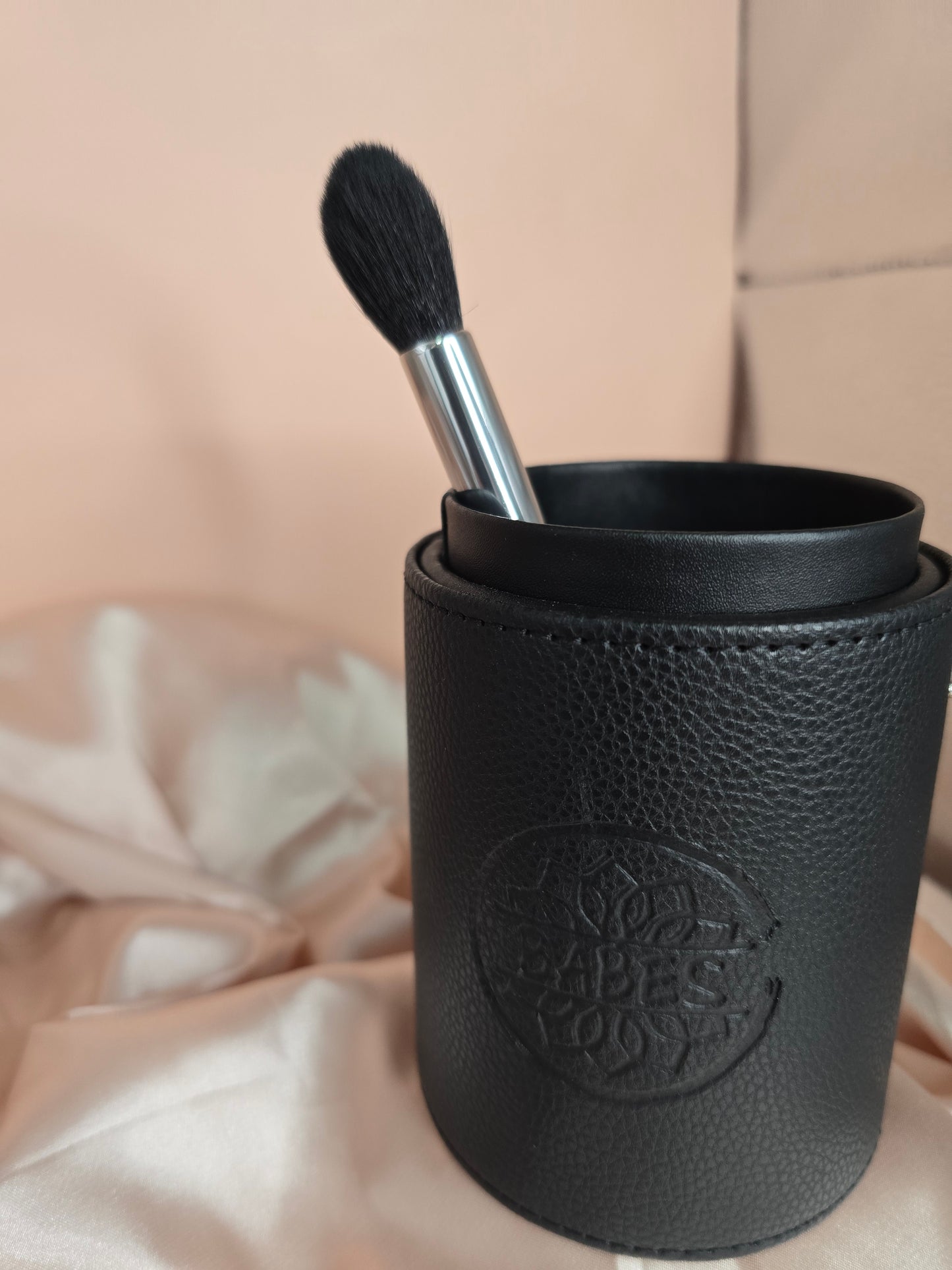Pony and Goat Hair Makeup Brushes with barrel traveling case