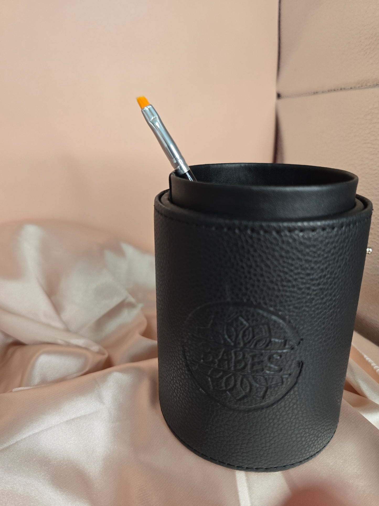 Pony and Goat Hair Makeup Brushes with barrel traveling case