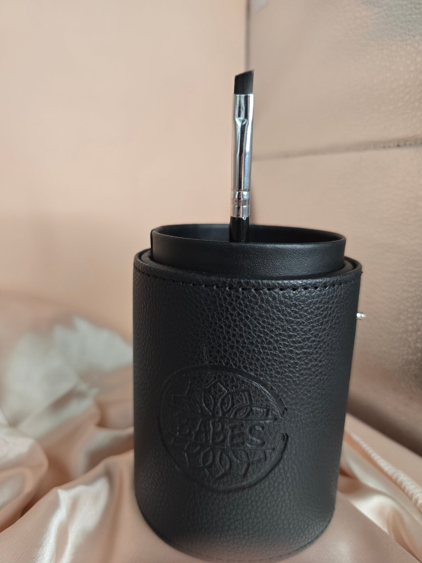 Pony and Goat Hair Makeup Brushes with barrel traveling case