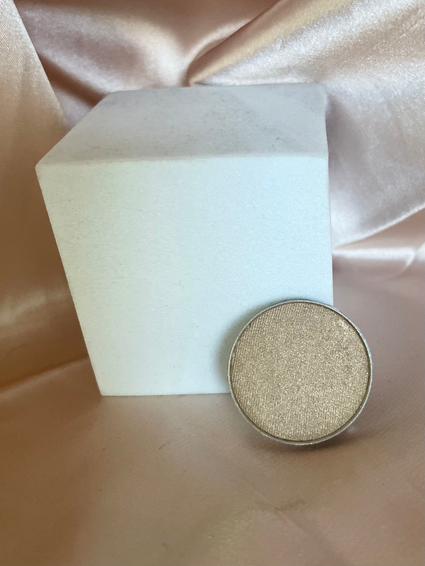 Eyeshadow single pan