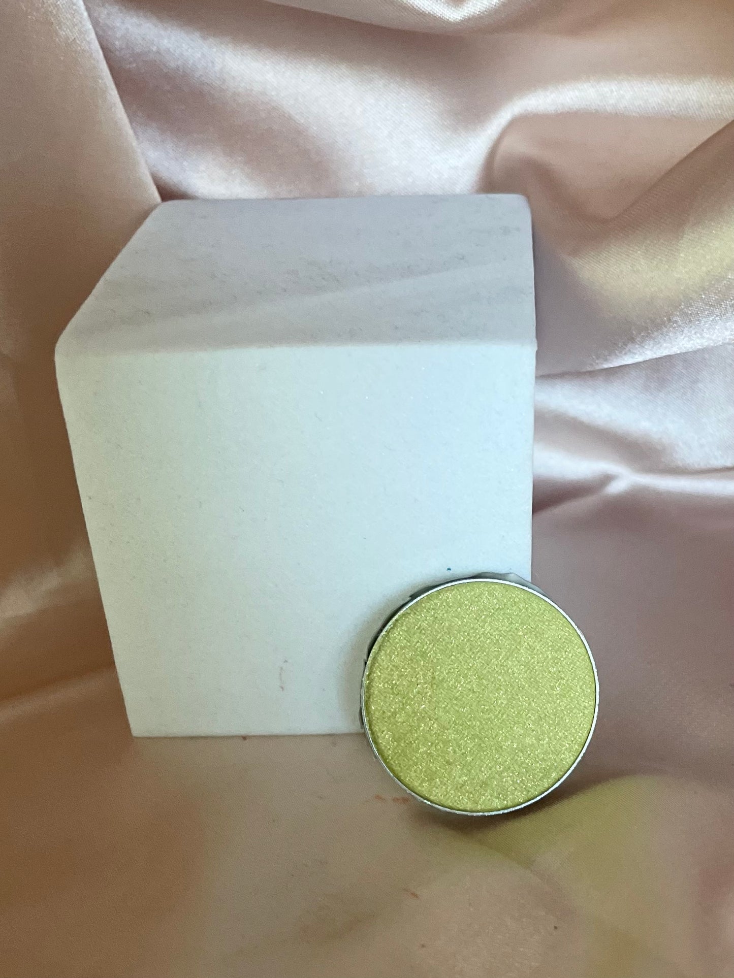 Eyeshadow single pan
