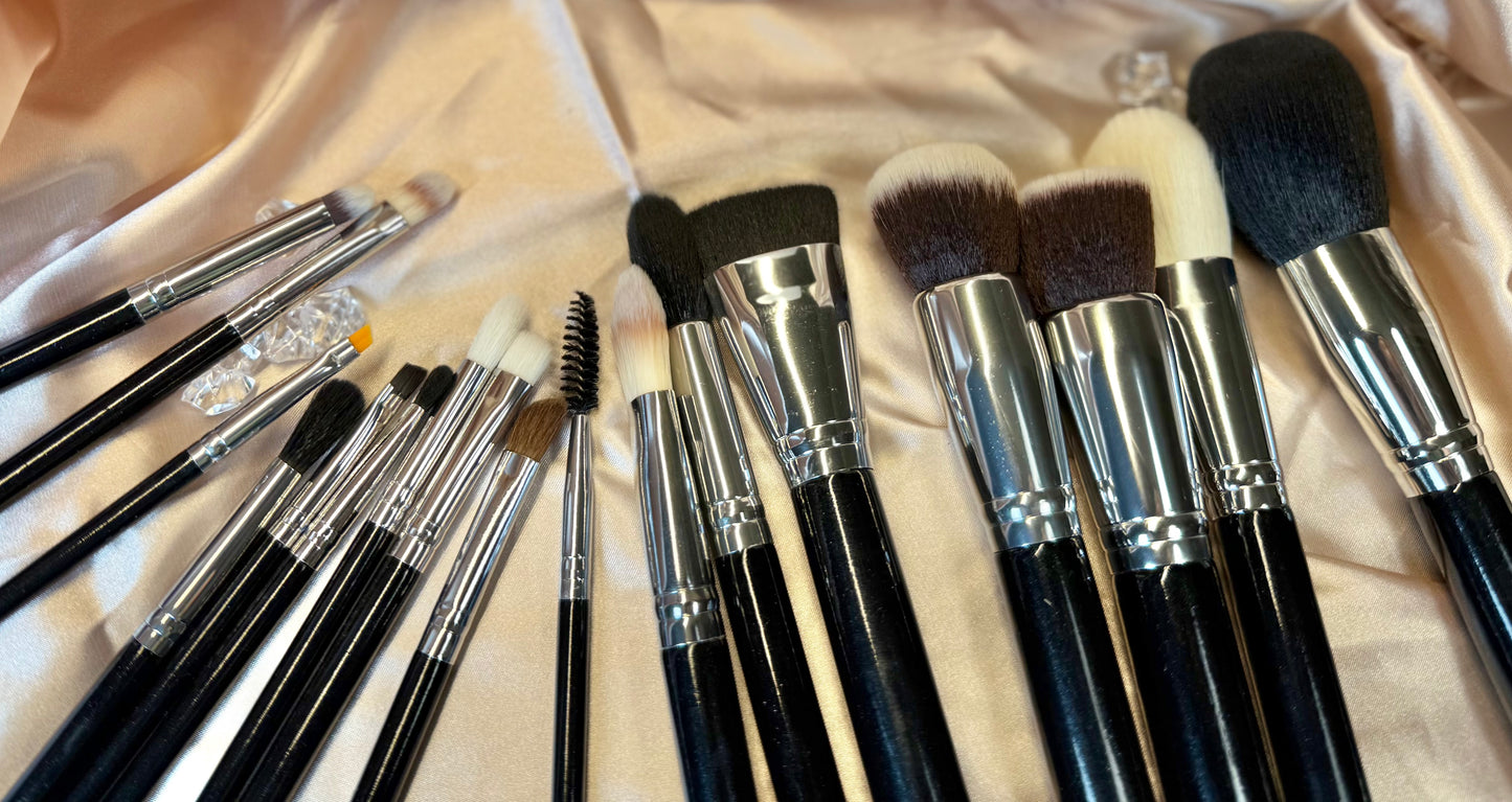Pony and Goat Hair Makeup Brushes with barrel traveling case
