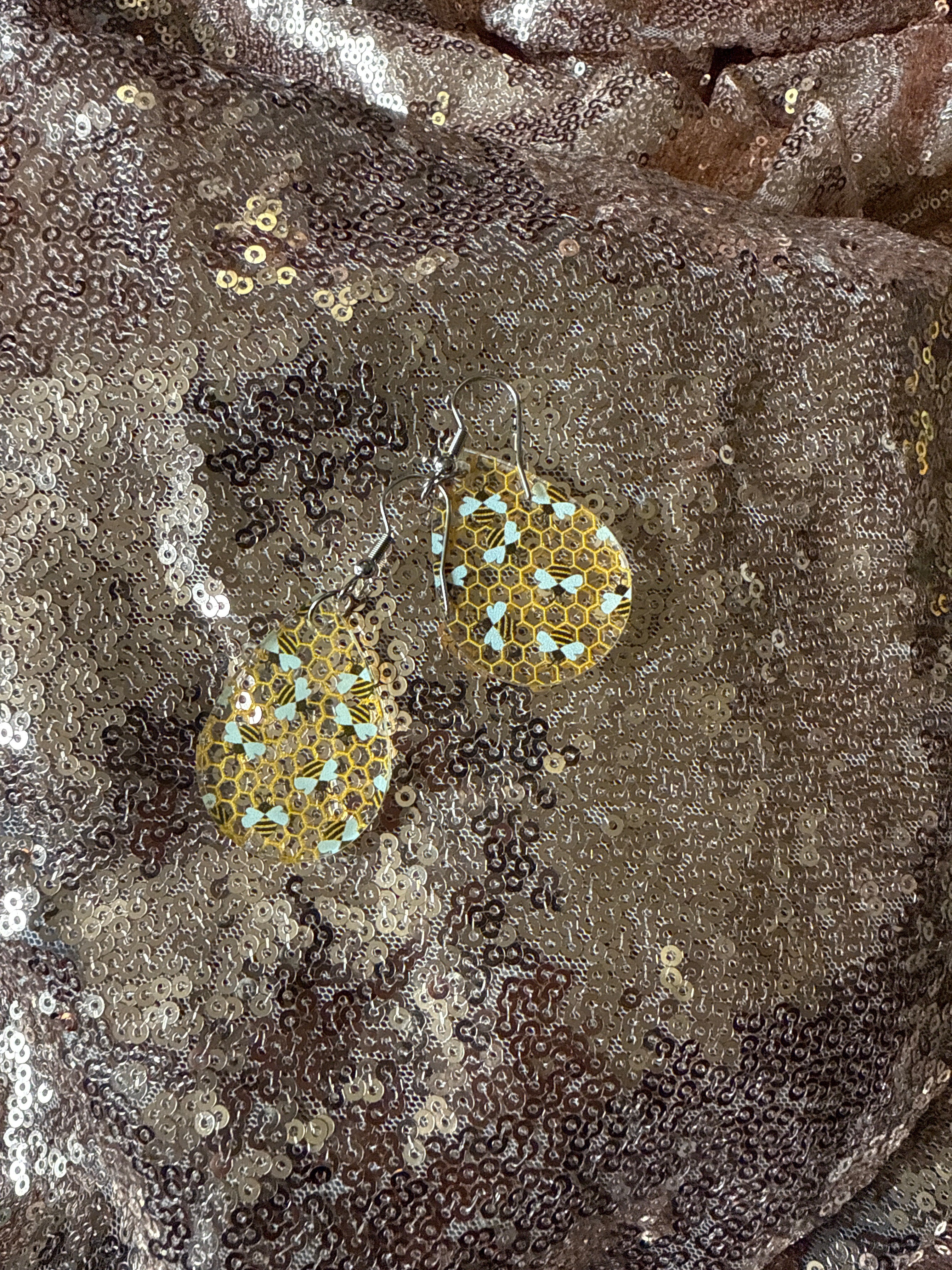 Plastic beehive and honeycomb