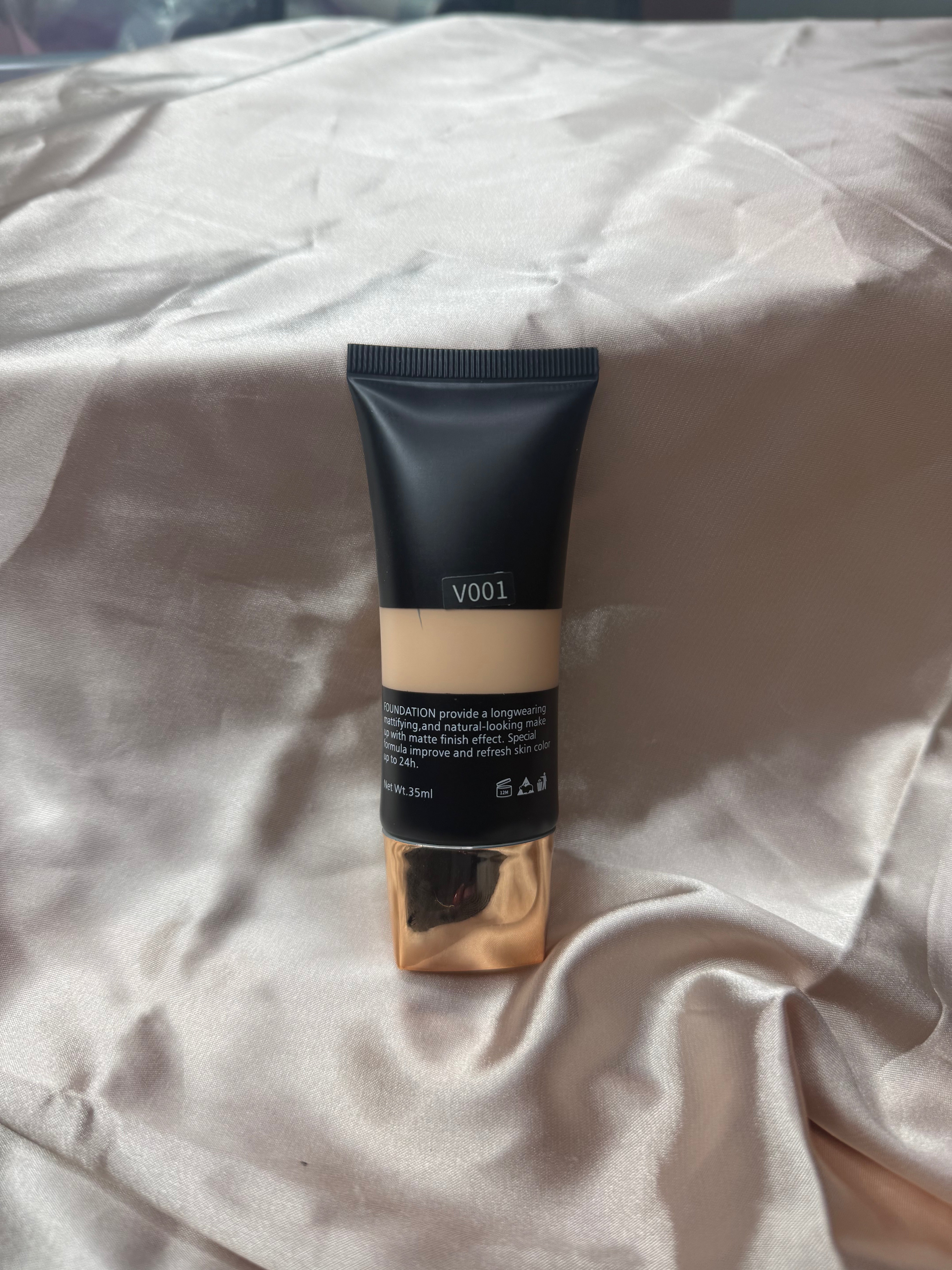 Matte liquid foundation