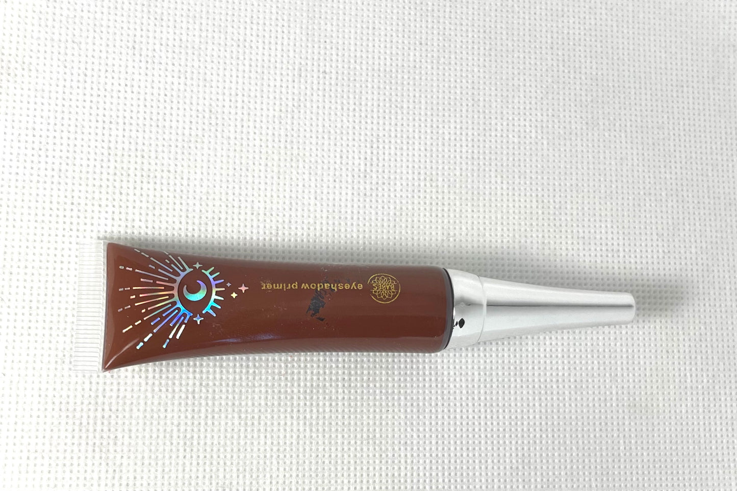 Eye shadow primer