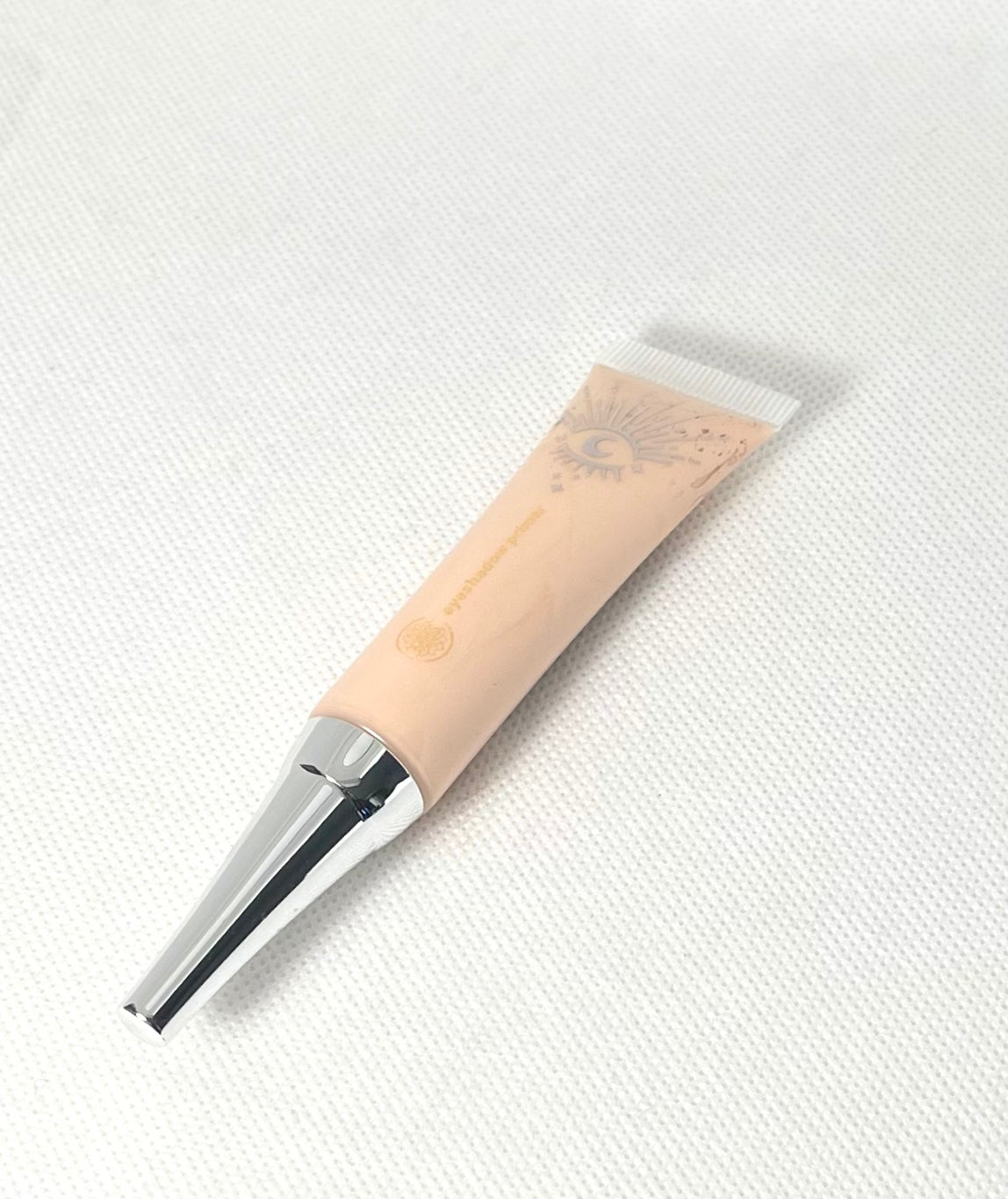 Eye shadow primer